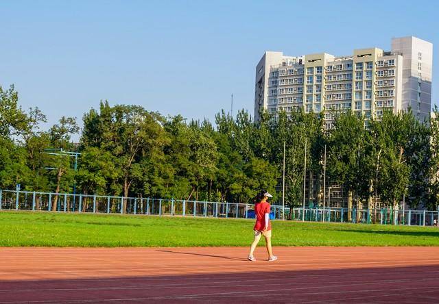 宝马娱乐塑胶leyu.体育(中国)官方网站跑道场上的竟技(图3)