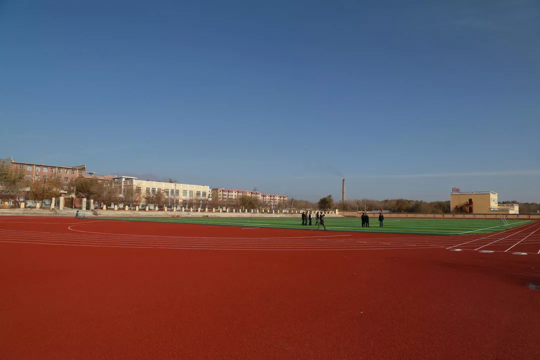 leyu.体育(中国)官方网站三年答卷丨湖南援疆这七所乡镇学校塑胶跑道都峻工了(图2)