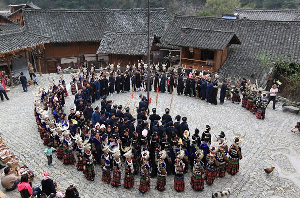 连造两大千亿级产业爆款这个leyu.体育(中国)官方网站小山村背后真有高人(图2)